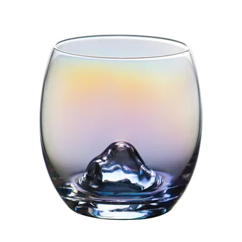 Paprasta ir kūrybos stiklo puodelio vandens, buitinių spalvinga ledkalnio kiaušinių taurės, didelis pilvas viskio taurės, pieno, sulčių taurė